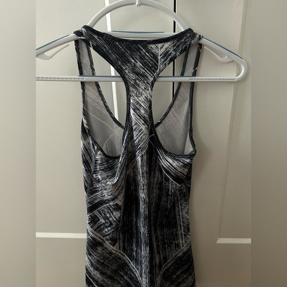lululemon size 8 workout tank top - Picture 2 of 2